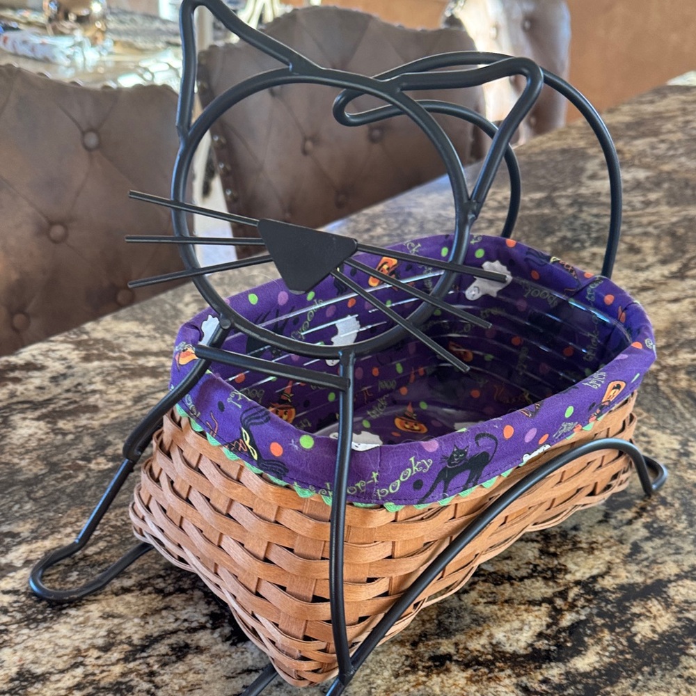 Longaberger Cat-Shaped Black Metal and Brown Wicker Basket - Picture 7 of 13
